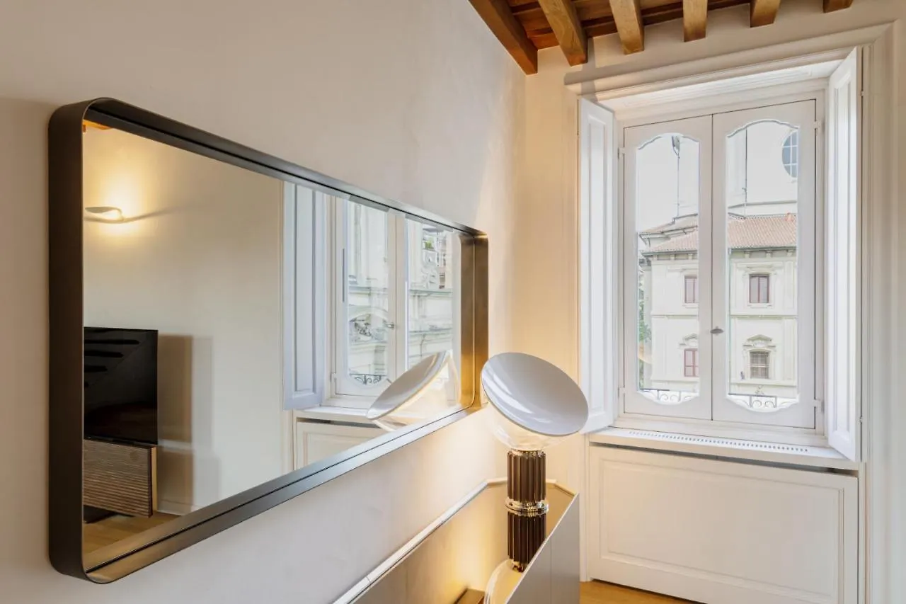 شقة Easylife - Prestigiosa Dimora Due Passi Dal Duomo ميلان 0*,  إيطاليا